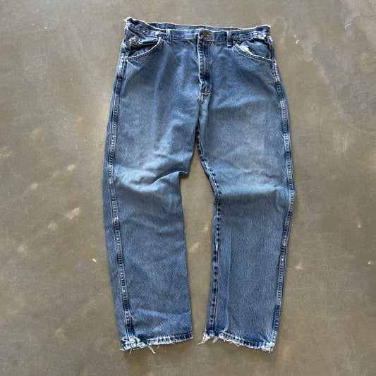 Y2K Distressed Wrangler Loose Fit Denim [38x32]