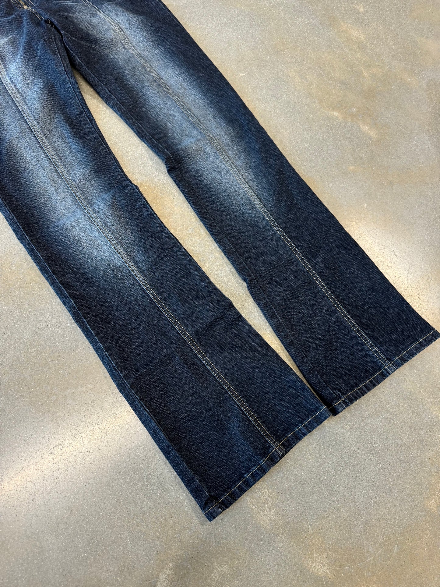 Vintage Y2K Low Rise Flared Pleated Jeans [7 / 30W]