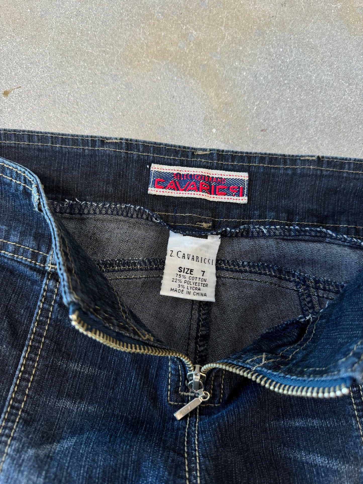 Vintage Y2K Low Rise Flared Pleated Jeans [7 / 30W]