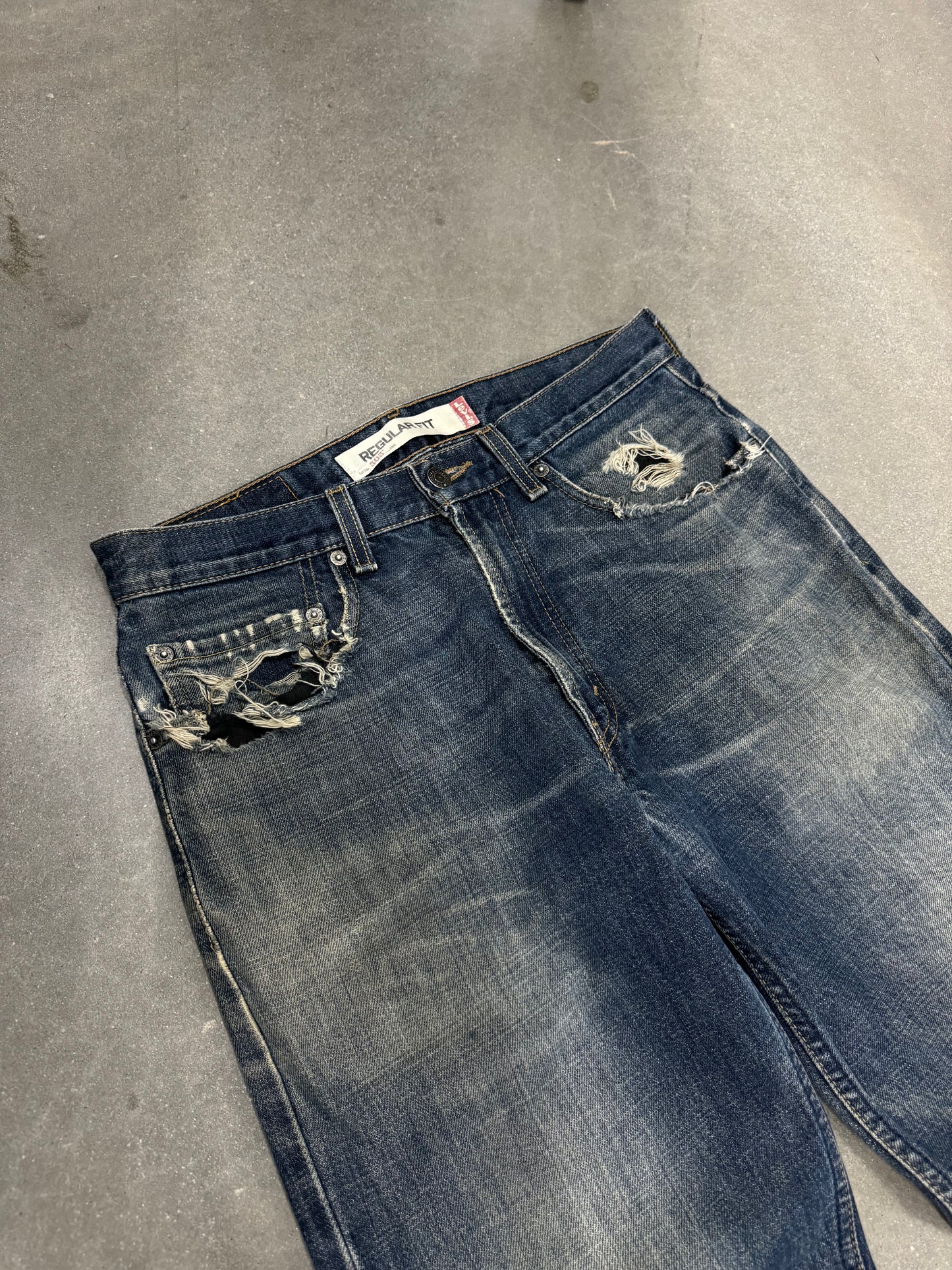 Vintage Y2K Thrashed Levis 505 Released Hem Jeans [31x32]