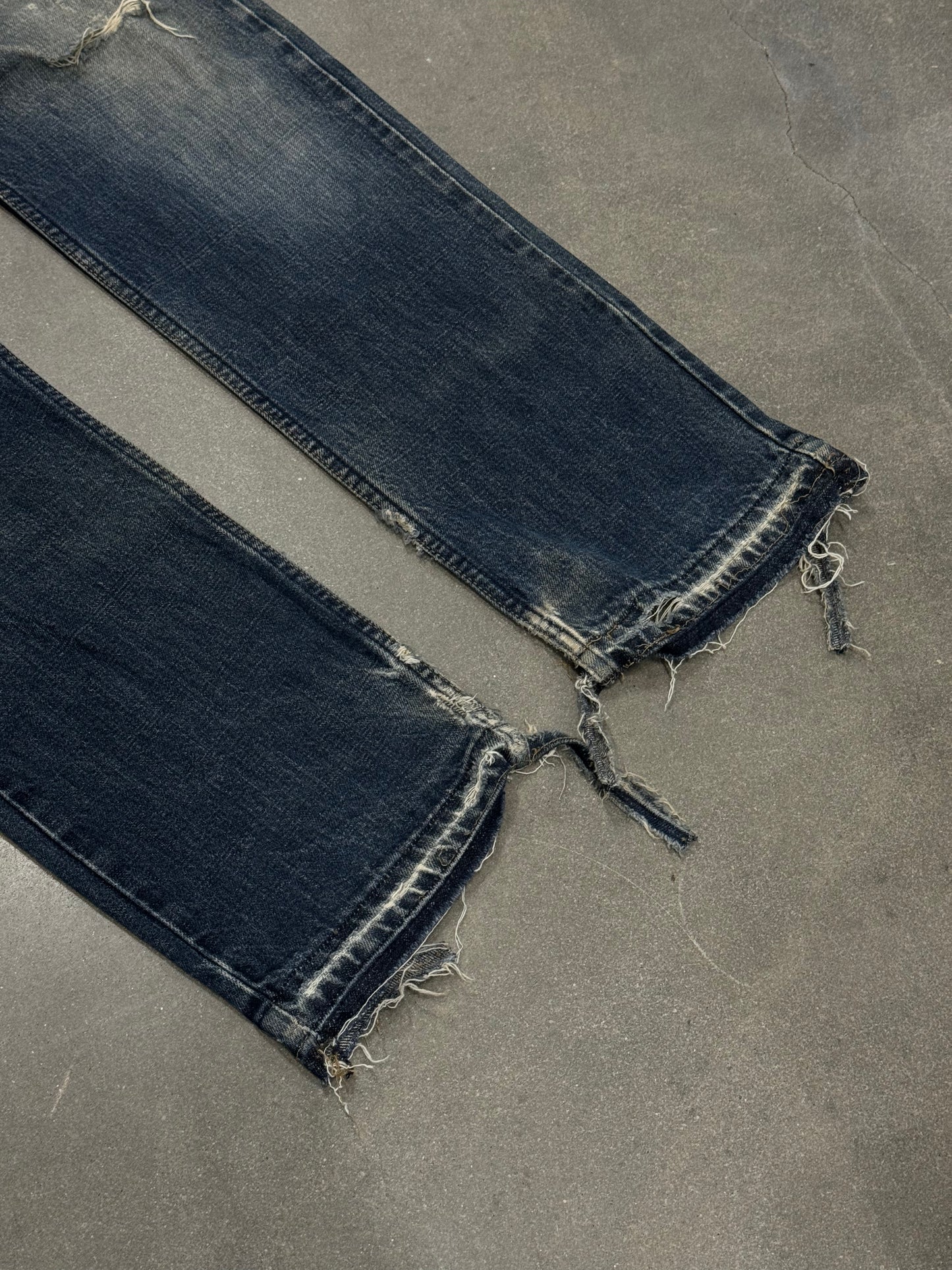 Vintage Y2K Thrashed Levis 505 Released Hem Jeans [31x32]