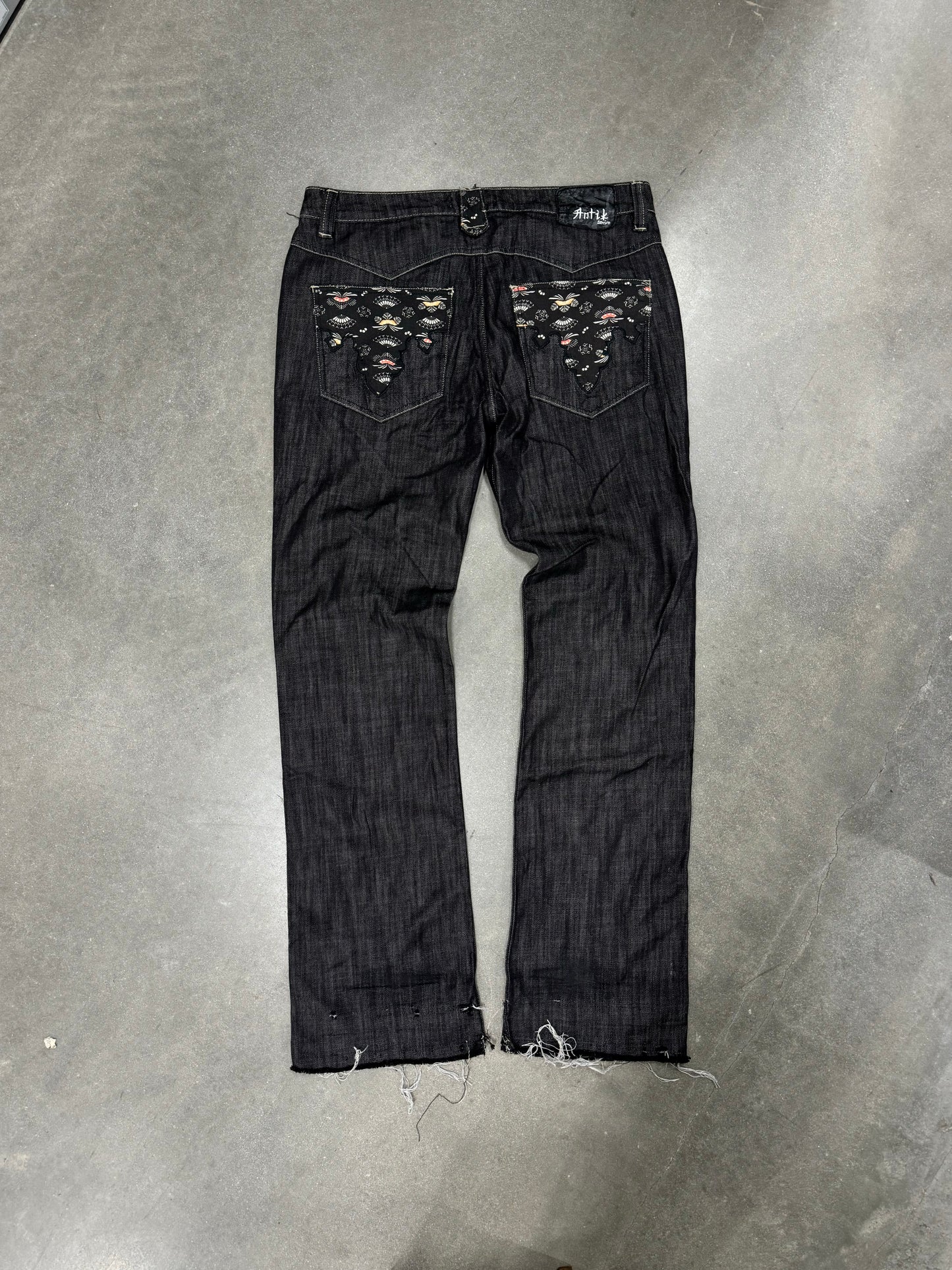 Vintage Y2K Anti Denim Flared Jeans [36x35]