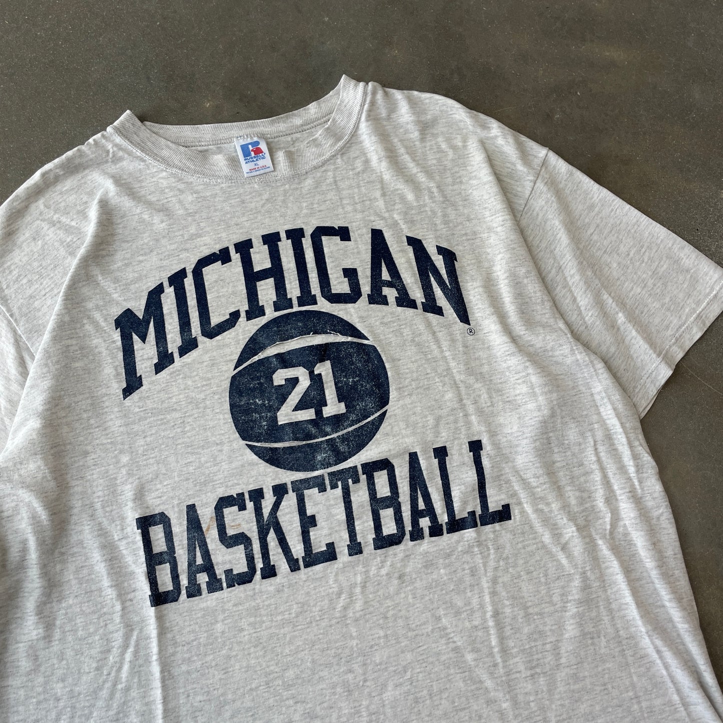 1990s Distressed Michigan Basketball T-Shirt [XXL]