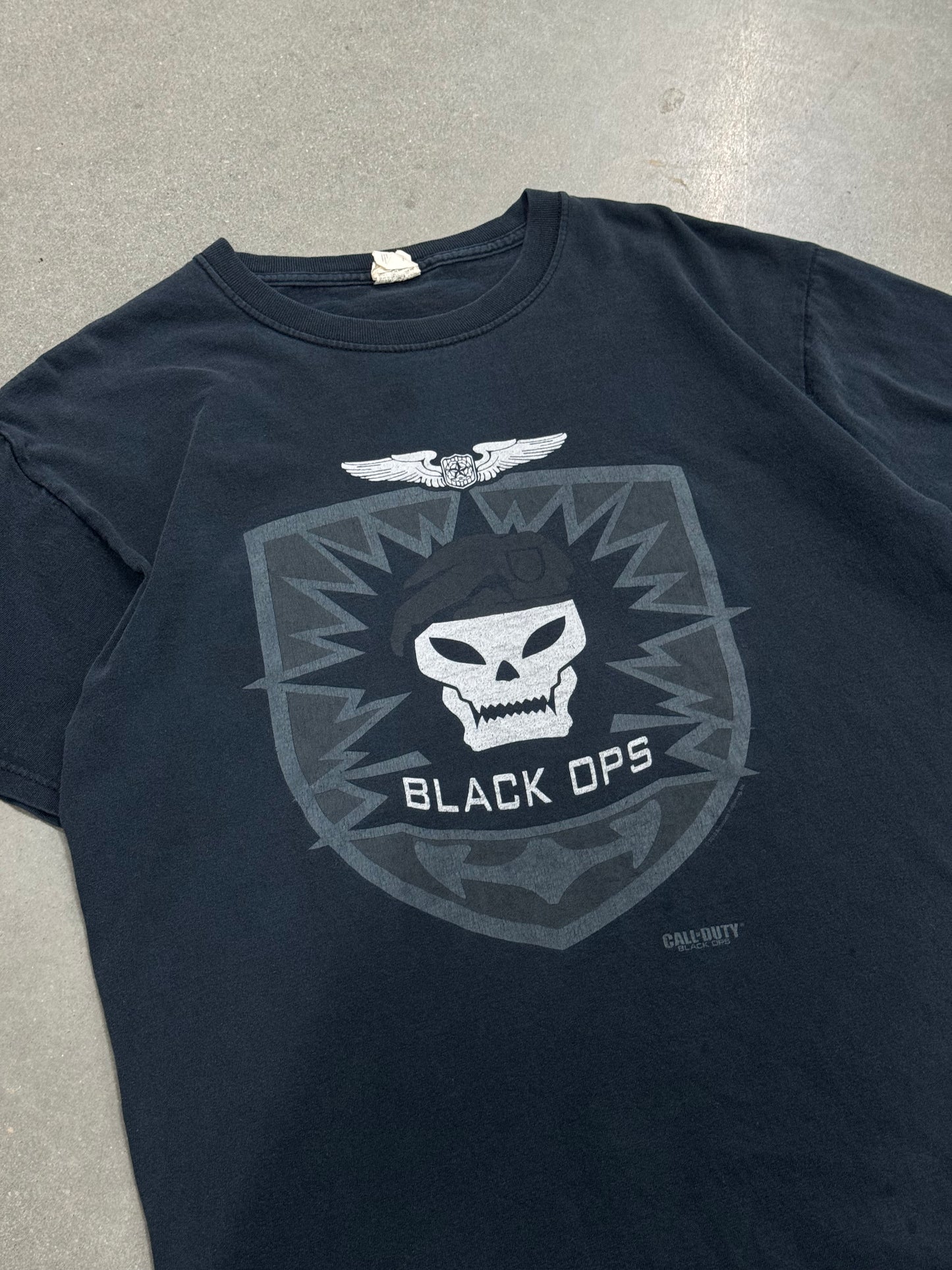 Vintage Y2K Call of Duty Black Ops T-Shirt [L]