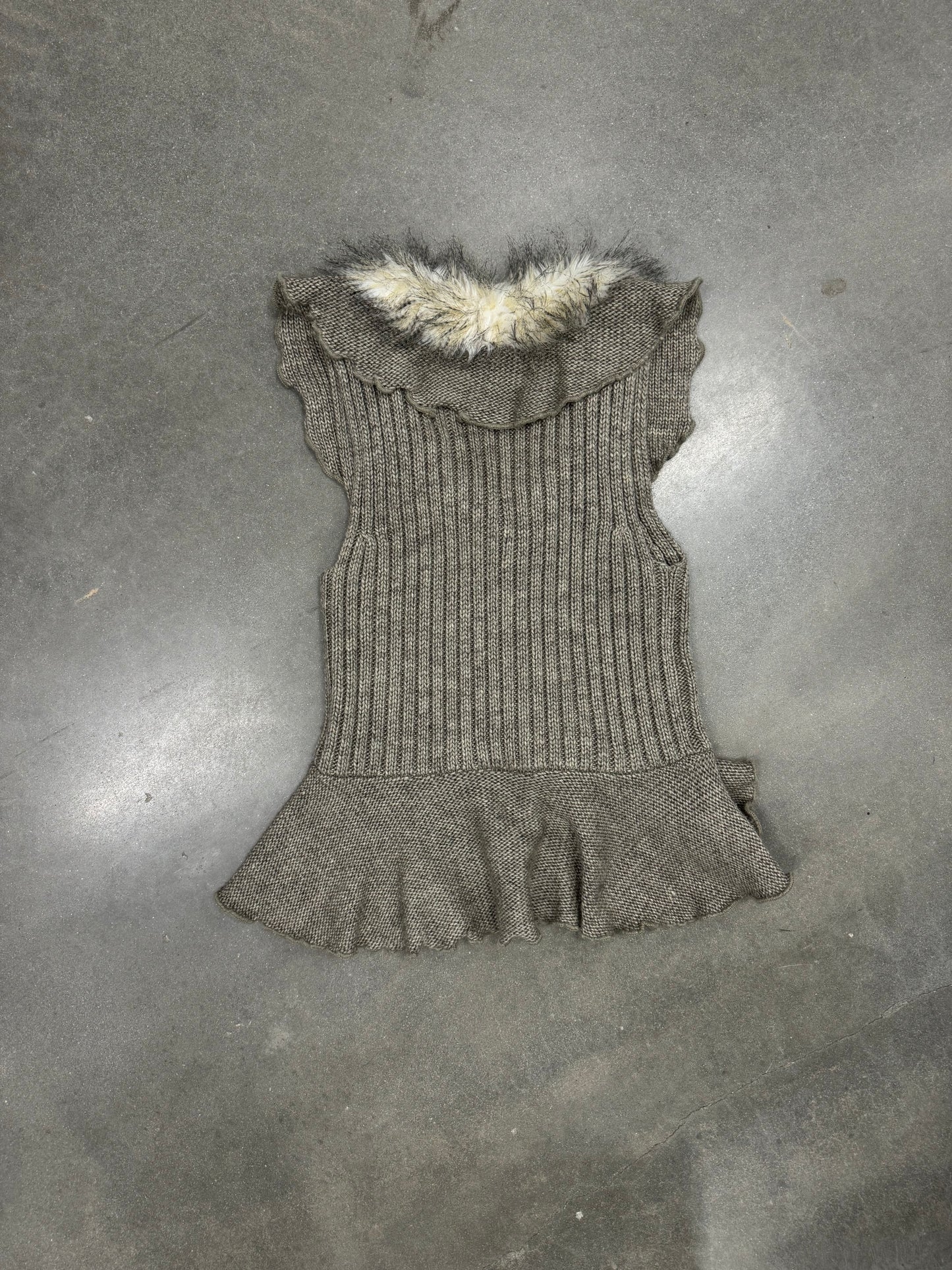 Vintage Y2K Sioni Fur Sleeveless Sweater [S/M]