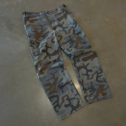 1990s Faded Grey Camo Cargo Pants [31-36x32]