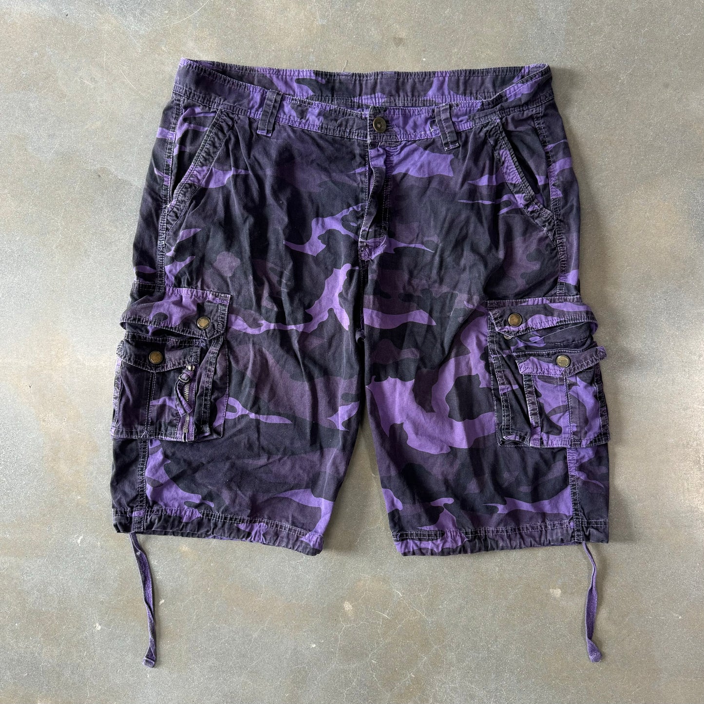 Vintage Y2K Purple Camo Shorts [38]