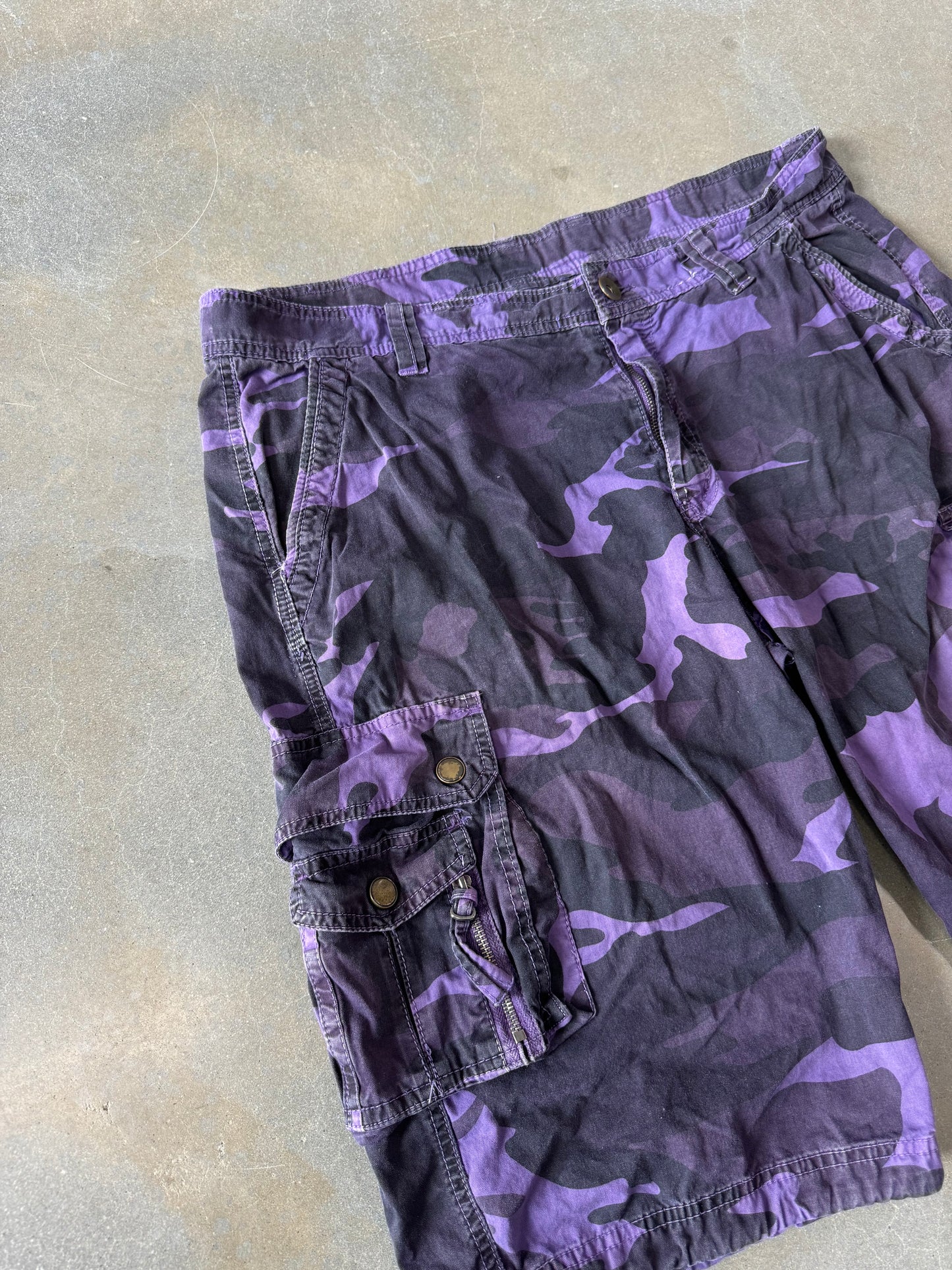 Vintage Y2K Purple Camo Shorts [38]