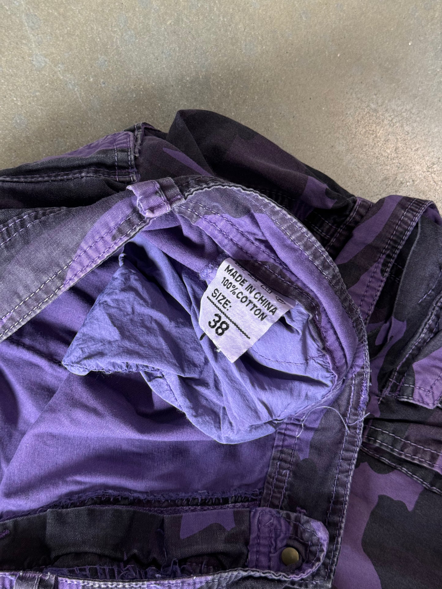 Vintage Y2K Purple Camo Shorts [38]