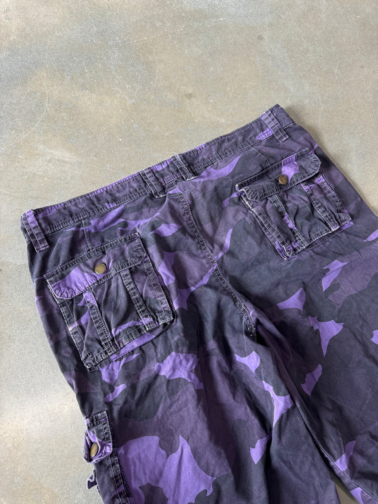 Vintage Y2K Purple Camo Shorts [38]